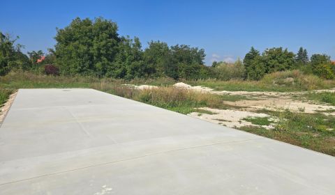 PREDAJ STAVEBNÝ POZEMOK 607 M² BOROVCE /VODA, ELEKTRINA, KANALIZÁCIA/