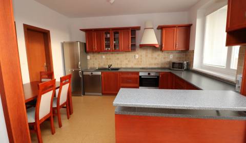 Prenájom priestranného 2-izb.bytu so samostatnou garážou