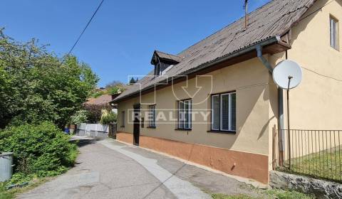 Ponúka: Na predaj veľký dom v historickom meste Kremnica s r