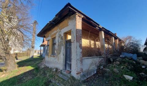 Rodinný dom, stavebný pozemk  na predaj v lokalite Šahy časť Tešmák