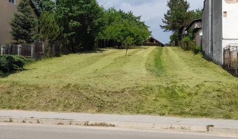 POZEMOK v STREDE MEDZAN, 1351 m2, VHODNÝ NA VÝSTAVBU RD.