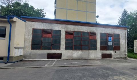 Na predaj: budovu/pozemok v centre, Námestie Slobody, B. Bystrica