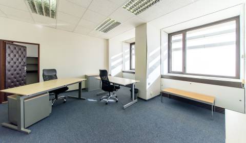 REZERVOVANÉ Samostatné kancelárie od 12m2 a viac, INCHEBA TOWER