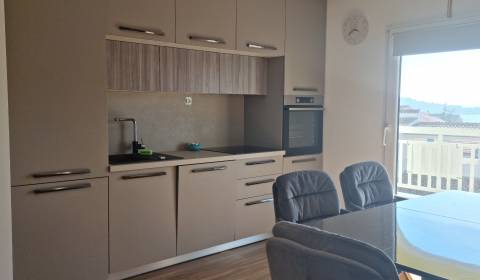 CHORVÁTSKO - Moderne zrekonštruovaný 3-izbový byt - VODICE