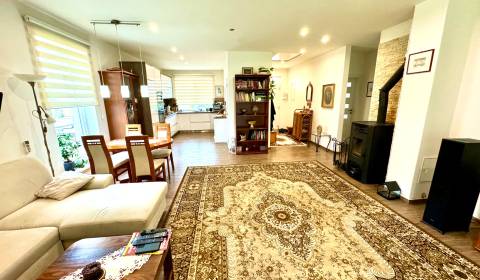 Predám rodinný dom v obci Dvory nad Žitavou