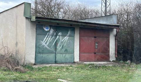 PREDAJ: Murovaná garáž neďaleko železničnej stanice, 21 m2 