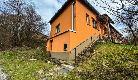 Exkluzívne na predaj rodinný dom s pozemkom 882 m2, Lietavská Svinná