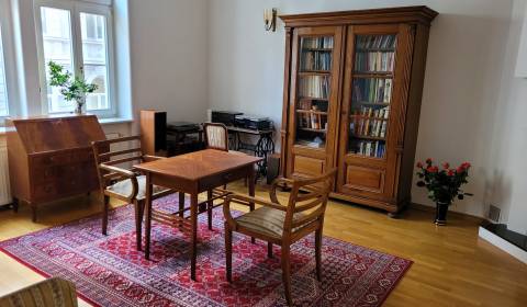 Exkluzívny 5-izbový byt na Leskovej ulici s historickým šarmom 
