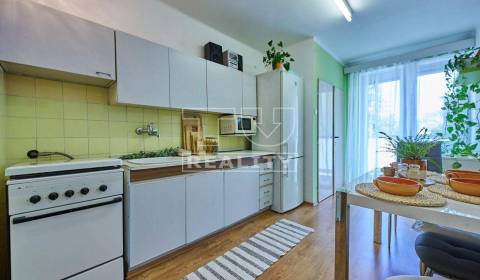 Ponúka na predaj veľký 2i byt - Bratislava-Ružinov - 68 m²