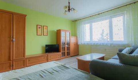 NA PREDAJ pekný 3-izbový byt s loggiou v Bratislave - Karlova Ves