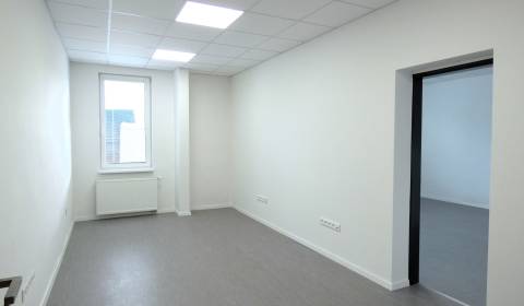 Prenajaté: klimatizovaná kancelária 42 m2, Trnava ulica Bulharská 