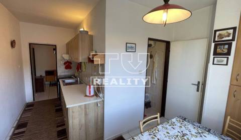 Ponúka na predaj 3 izbový byt v obci Banská Belá, 83 m2
