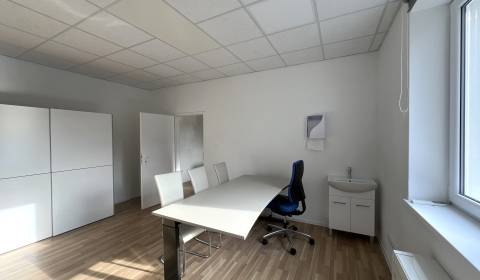 Prenájom bezbariérových kancelárií 60 m2 v centre Piešťan