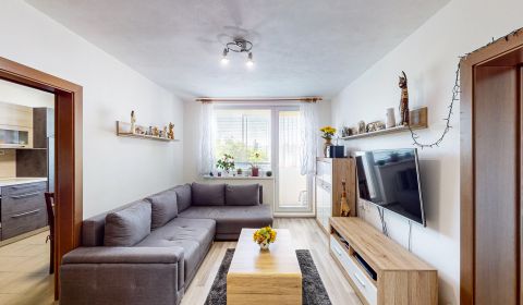 Clementisova - pekný 4 izbový byt 70 m2 + loggia. SUPER CENA