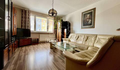 Slnečný 3-izbový byt na začiatku Petržalky orientovaný na 2 svetové st