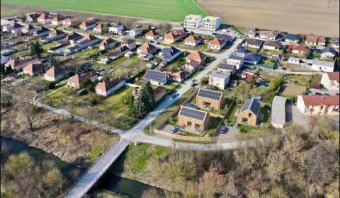 Predáme stavebný pozemok, 825 m2, Vráble - časť Horný Ohaj, okr. Nitra