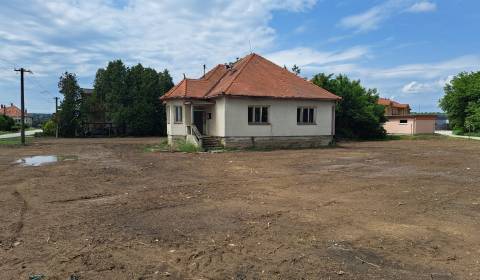 Predáme rodinný dom vhodný ku kompletnej rekonštrukcii v meste Vráble