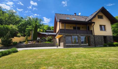 Luxusná rodinná vila v obci Skalka nad Váhom 340 m2 úžitková
