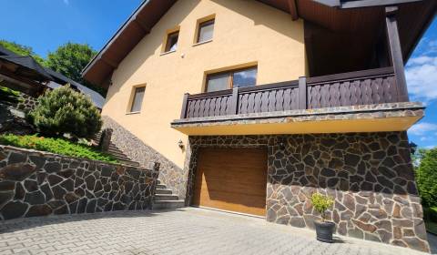 Krásna tichá rodinná vila v obci Skalka nad Váhom 340 m2 úžitk.
