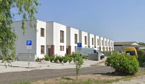 4 IZB. NOVOSTAVBA  RODINNÝ DOM S POZEMKOM 233 M2, NOVÁ DEDINKA