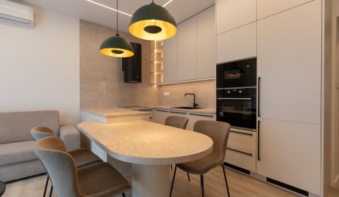 EXKLUZÍVNE Nákladne renovovaný 3i byt s parkovaním Nivy