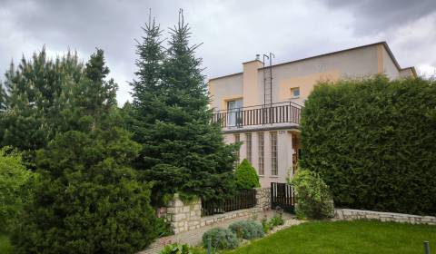 Predaj rodinného domu so záhradou v tichej časti obce Kriváň