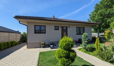 4-izbový dom na predaj, Trávnica, pozemok 568 m2