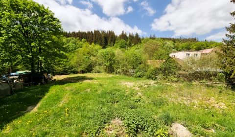 Na predaj slnečný a rovinatý stavebný pozemok 963 m2,Divina pri Žiline