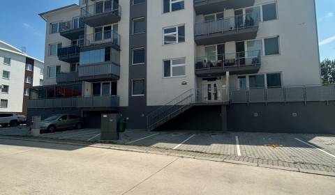 Na prenájom pekný 3 izbový byt s prakingom Novostavbe Slavomírova