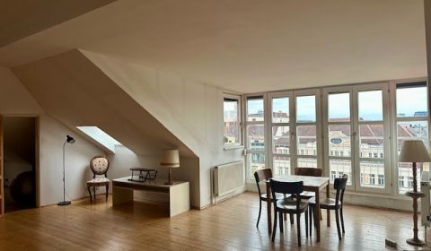 Predaj 4,5 izbového bytu v historickom centre Bratislavy