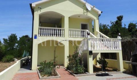 VRSI - novostavba domu - 3 garsónky + 1 apartmán
