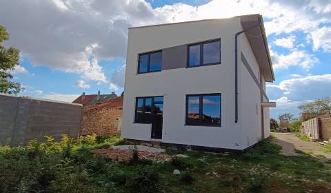 Na predaj 2 izbový byt v súkromí, Galanta, Hody