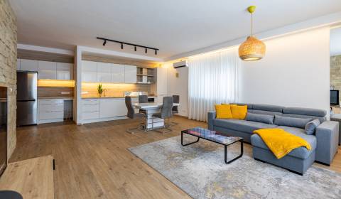 Nadštandardný 4i byt 117m2 pri Slavíne, s terasou a výhľadom na hrad