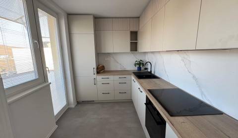 Rezervovaný 3-izbový byt s dizajnovou kúpeľňou a novou linkou