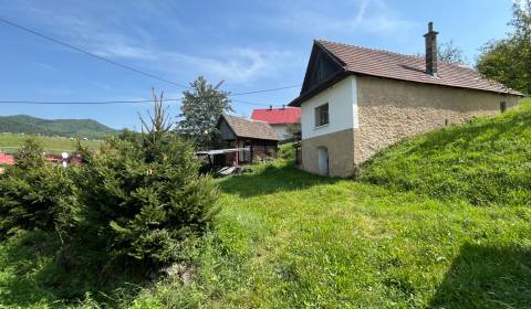 ZNÍŽENÁ CENA: pozemok 830 m2, s domčekom: Banský Studenec