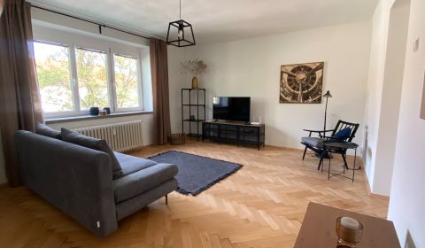 PRENÁJOM veľký 3izb. príjemný mestský byt v centre, klimatizácia 