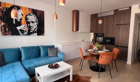 Slnečný 2i byt 47 m2, s A/C, lodžiou a parkovaním, SKY PARK