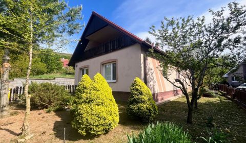 Predaj, EXKLUZÍVNE RD na tichom mieste pod lesom, v Bádiciach 