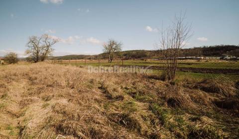 PREDAJ: Pozemok pre výstavbu menšieho rodinného domu, 764 m2, Veľká Lú