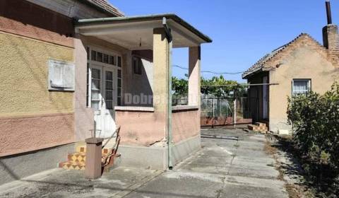 Ponúkame Vám na predaj 3-izb. rodinný dom vo Dvoroch nad Žitavou len 8