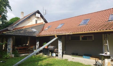 Viacgeneračný priestranný dom po kompletnej rekonštrukcii , vhodný aj 