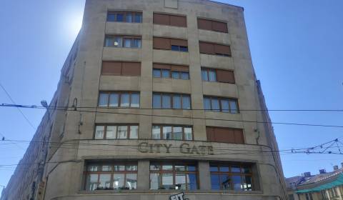 CENTRUM - CITY GATE : 3 izb. byt s lodžiou a 2 kúpeľňami