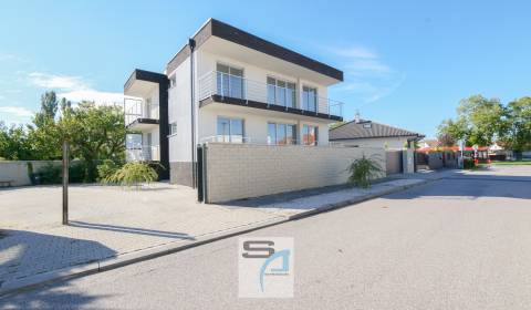 Bez provízie - Rodinný dom, Podunajské Biskupice – Ideálny na firmu