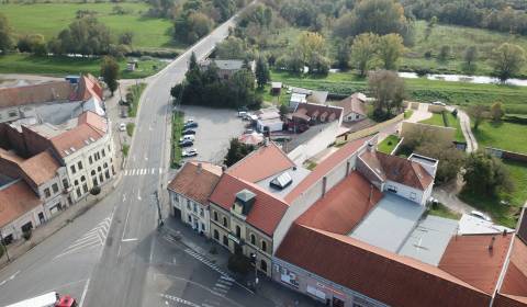 Ponúkame na predaj alebo prenájom administratívnu budovu Šahy