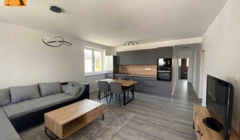 NA PRENÁJOM ZARIADENÝ 3 IZBOVÝ BYT S LOGGIOU, TRSTENÁ 