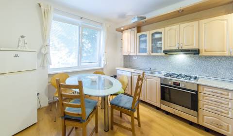 Príjemný, priestranný 2i byt 61m2, vo vynikajúcej lokalite pri Nivách