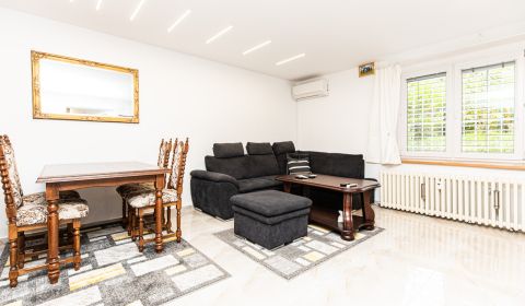 Zrekonštruovaný 2i byt v centre Starého mesta 