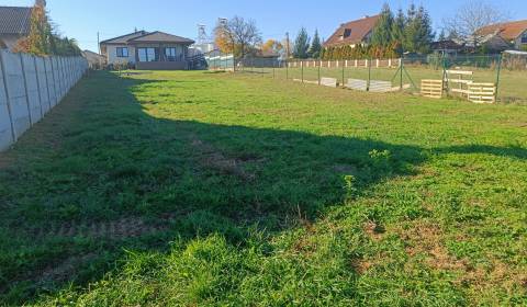 TOPOĽČANY - 606m2 pozemok v obci Veľké Bedzany