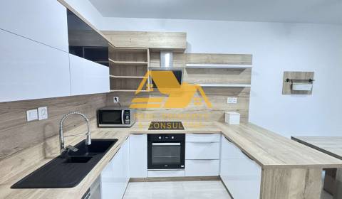  Prenajmem veľký 3 izbový byt v Nových Zámkoch