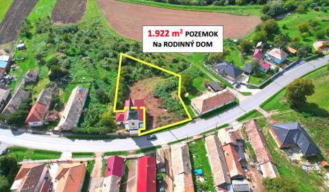 Pavlovce - 1.922 m2 POZEMOK na RODINNÝ DOM za kostolom